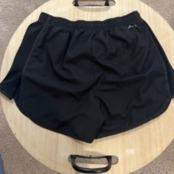 Youth Girls Nike Size Large Gym Shorts - Picture 3 of 3